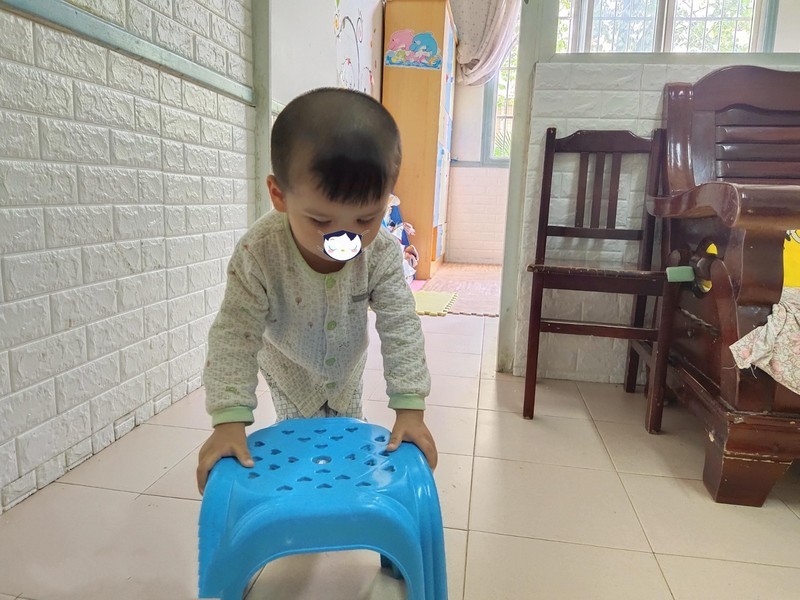 学走路的潘祥斌.jpg 学走路的潘祥斌.jpg