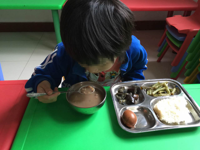 “8元”一名在训残障孩子的午餐补贴